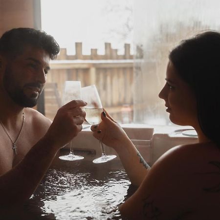 Willa La Cabane Ofuro Celles  Zewnętrze zdjęcie