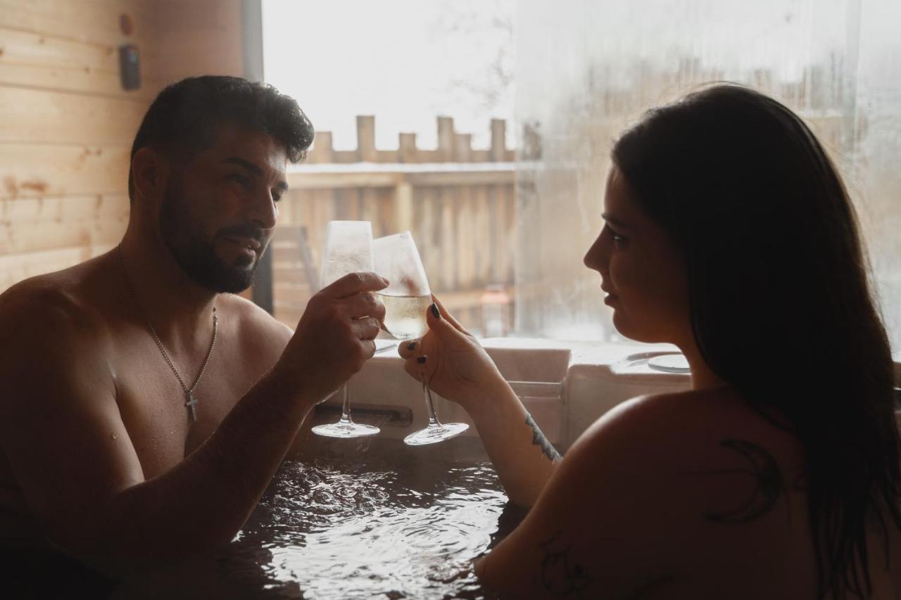 Willa La Cabane Ofuro Celles  Zewnętrze zdjęcie