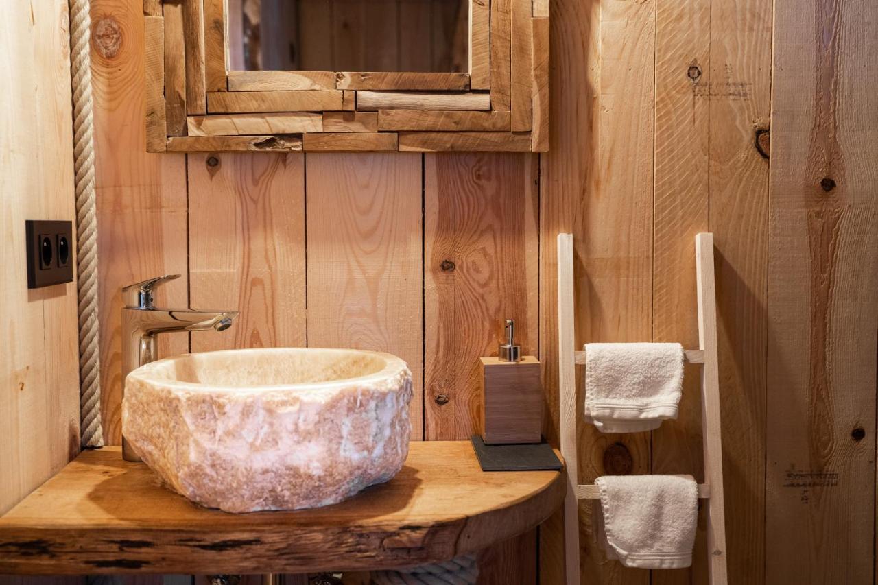 Willa La Cabane Ofuro Celles  Zewnętrze zdjęcie